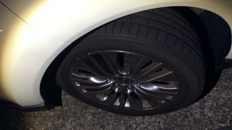 タイヤホイール前