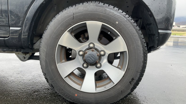 タイヤホイール前