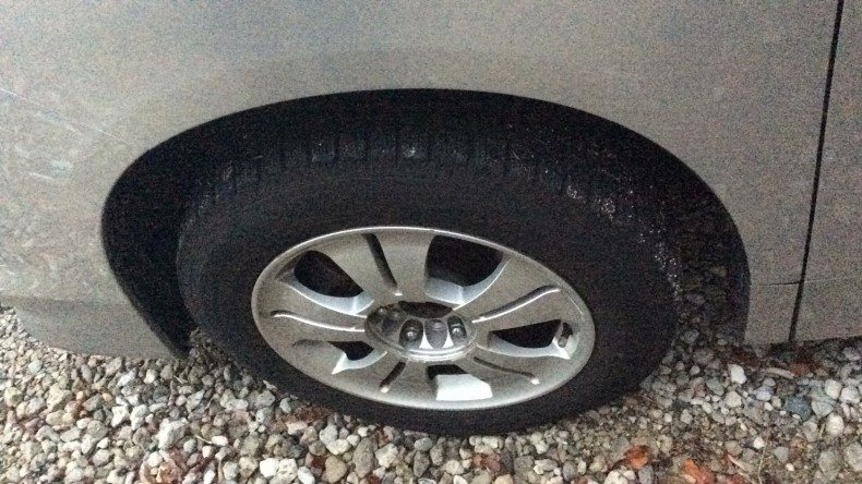 タイヤホイール前