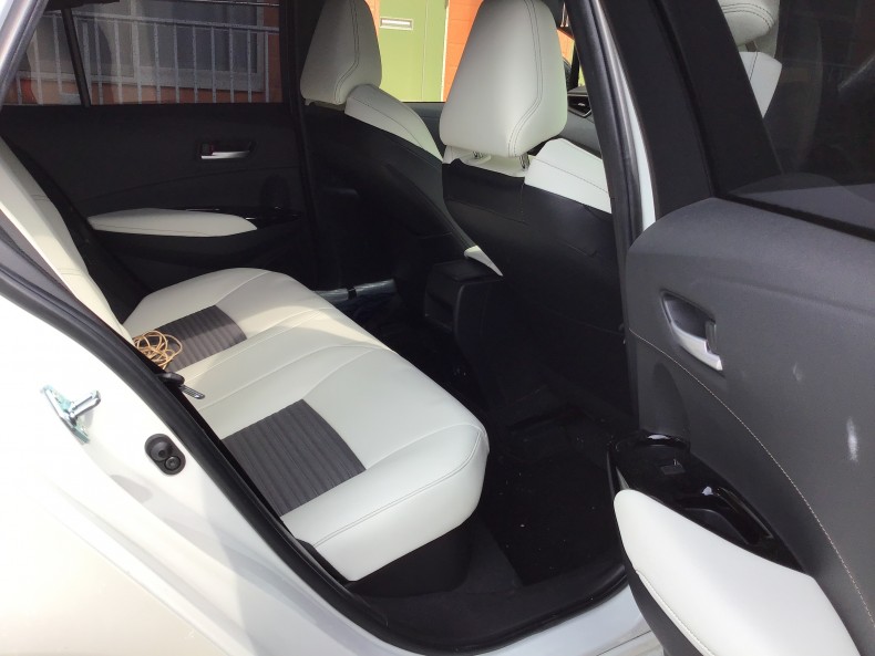 内装後方シート