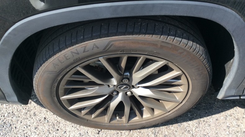 タイヤホイール前