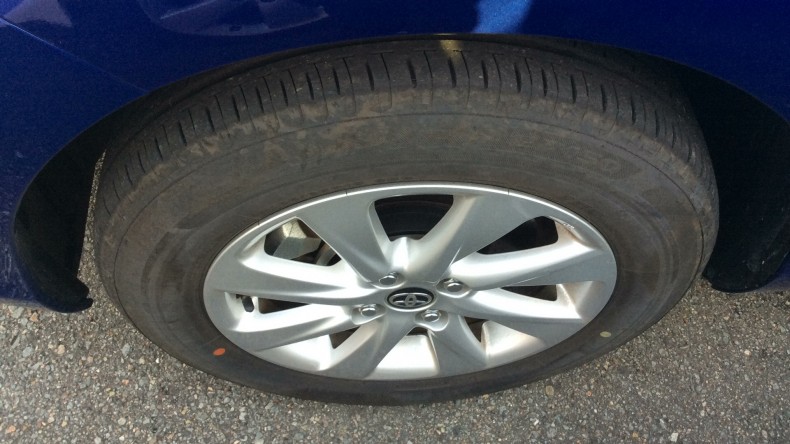 タイヤホイール前