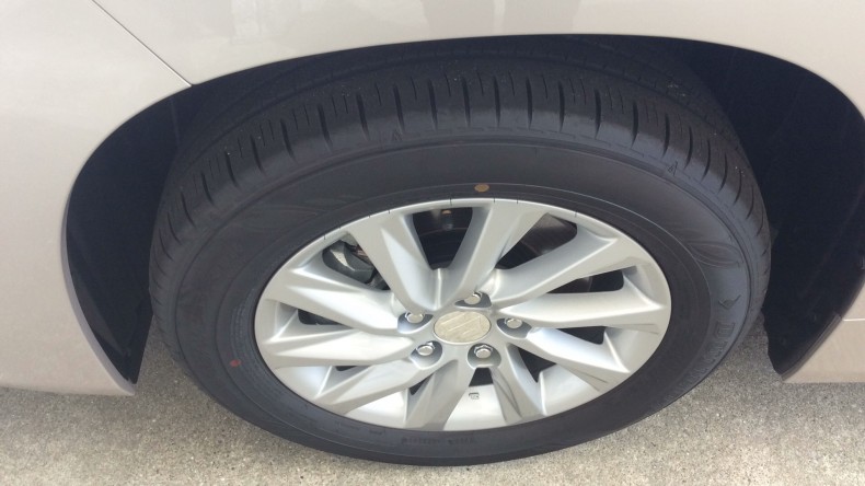 タイヤホイール前