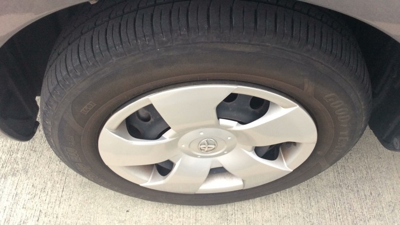 タイヤホイール前