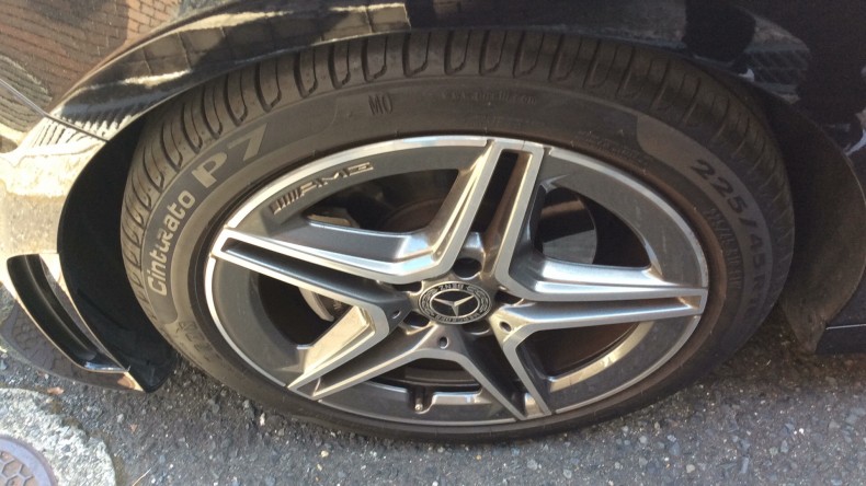 タイヤホイール前