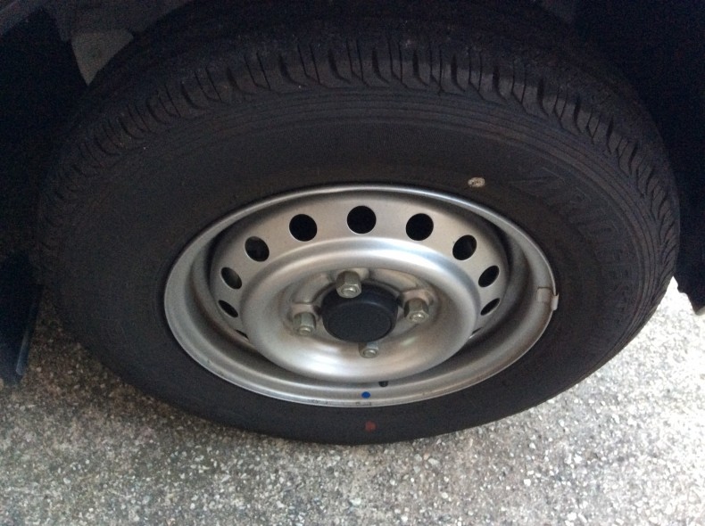 タイヤホイール前