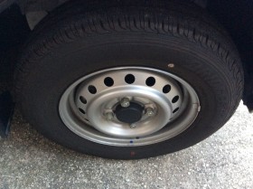 タイヤホイール前