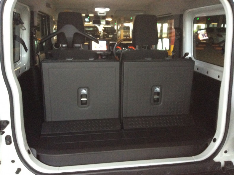 内装トランク
