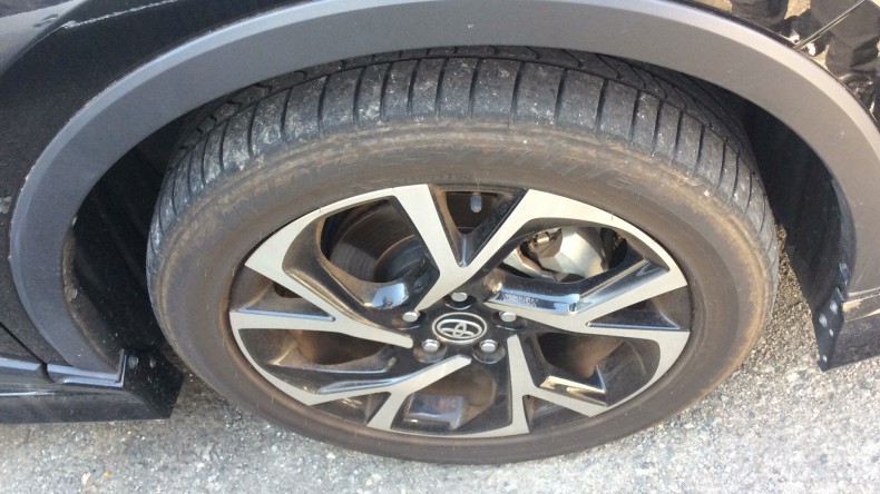 タイヤホイール前