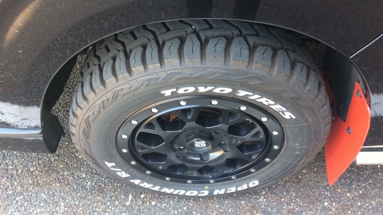 タイヤホイール前