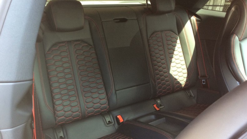 内装後方シート