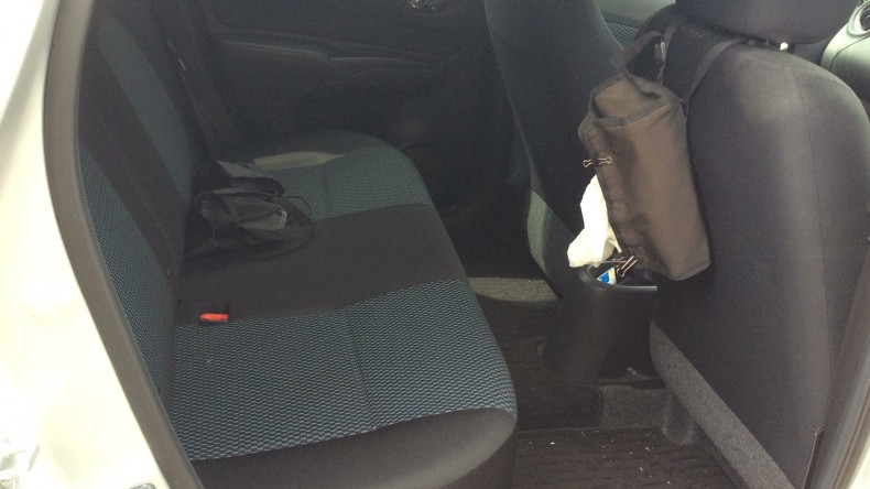 内装後方シート