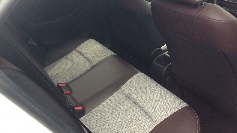 内装後方シート