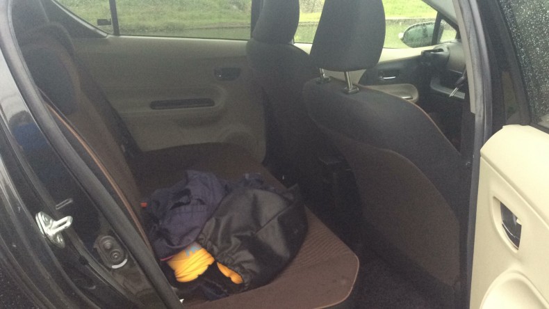 内装後方シート