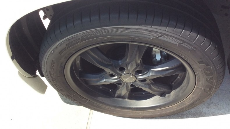 タイヤホイール前