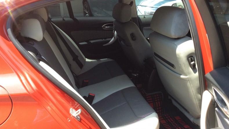 内装後方シート