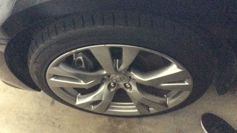 タイヤホイール前