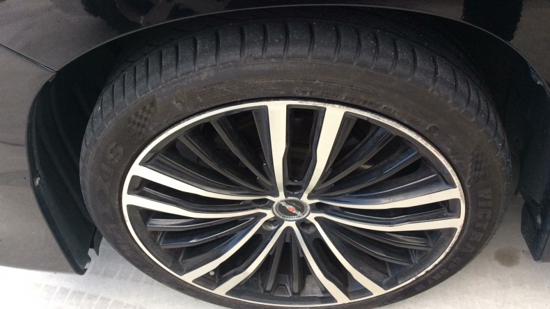 タイヤホイール前