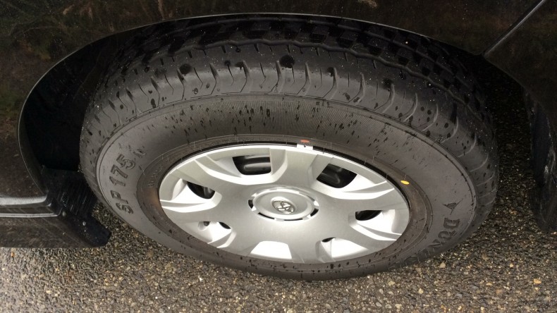 タイヤホイール前