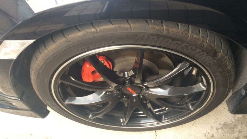 タイヤホイール前