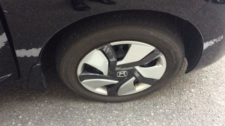 タイヤホイール前