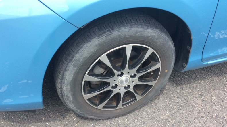 タイヤホイール前