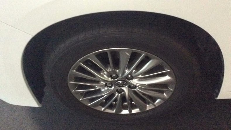 タイヤホイール前