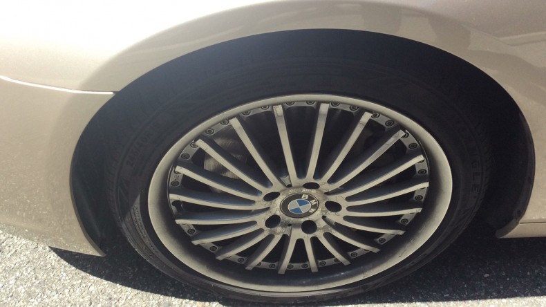 タイヤホイール前