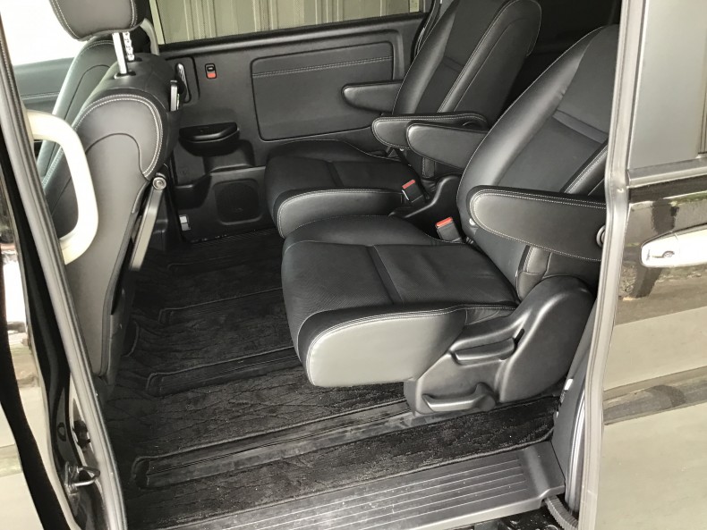 内装後方シート