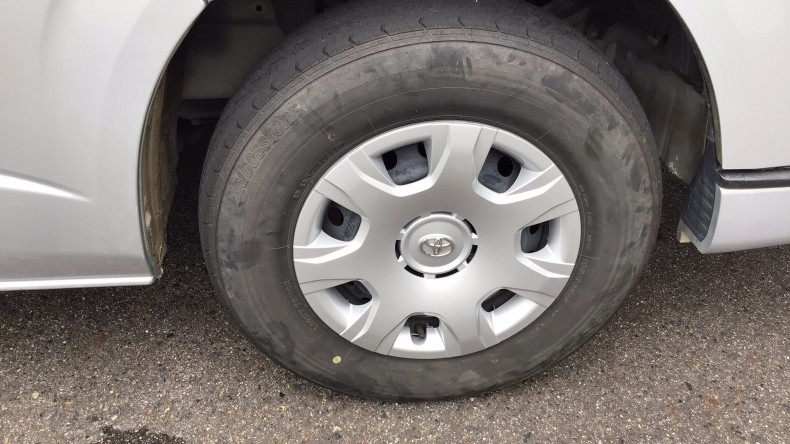 タイヤホイール前