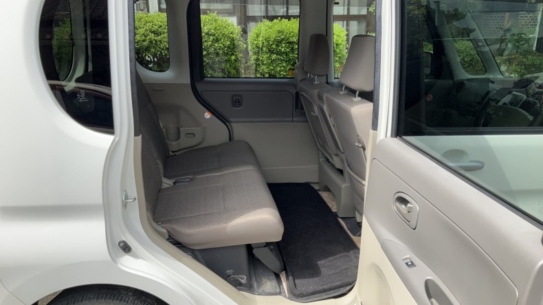 内装後方シート