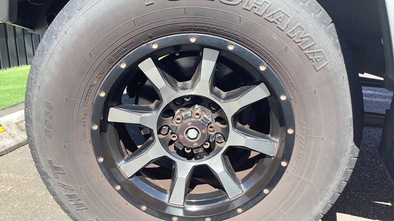 タイヤホイール前