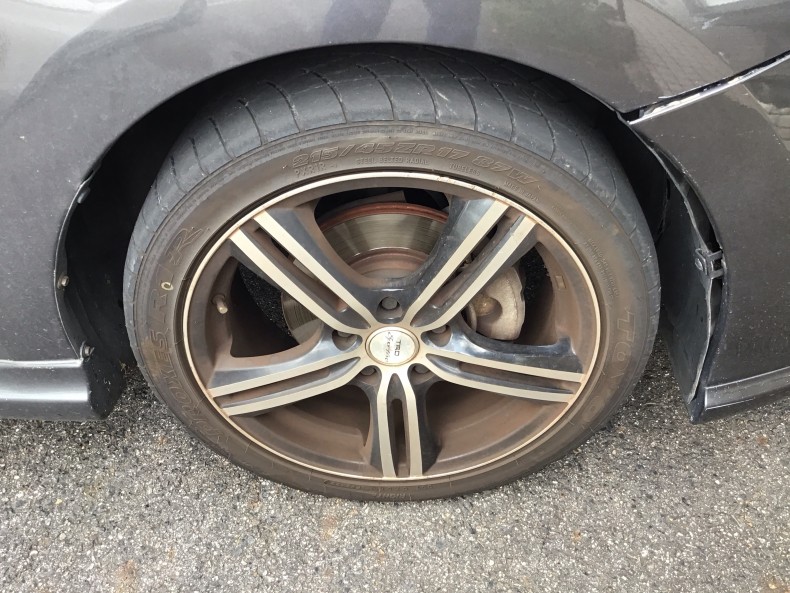 タイヤホイール前