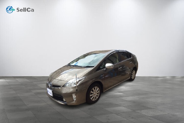 トヨタ　プリウス Ｌの車種サムネイル画像