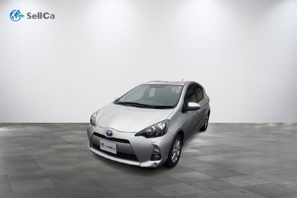 トヨタ　アクアの車種サムネイル画像